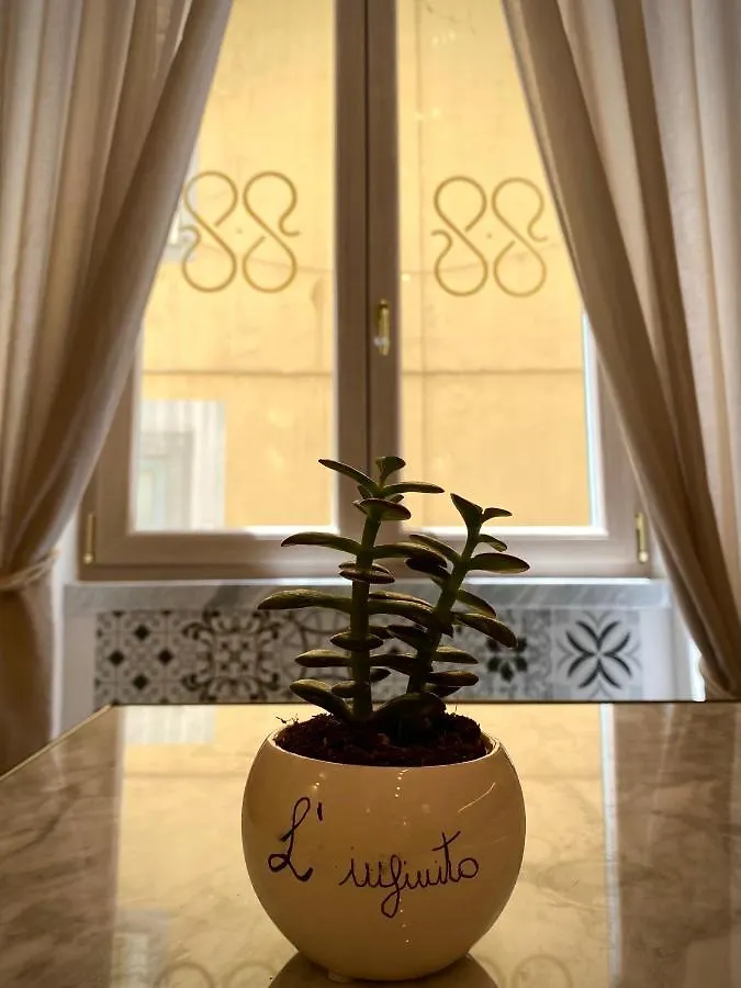 نابولي L'Infinito 88 Charmant Rooms 0*,  إيطاليا