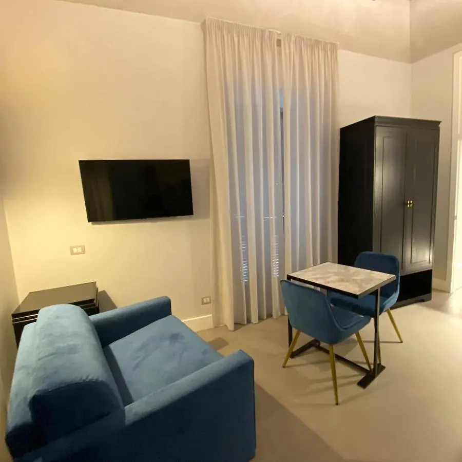 نابولي L'Infinito 88 Charmant Rooms فندق مبيت وإفطار