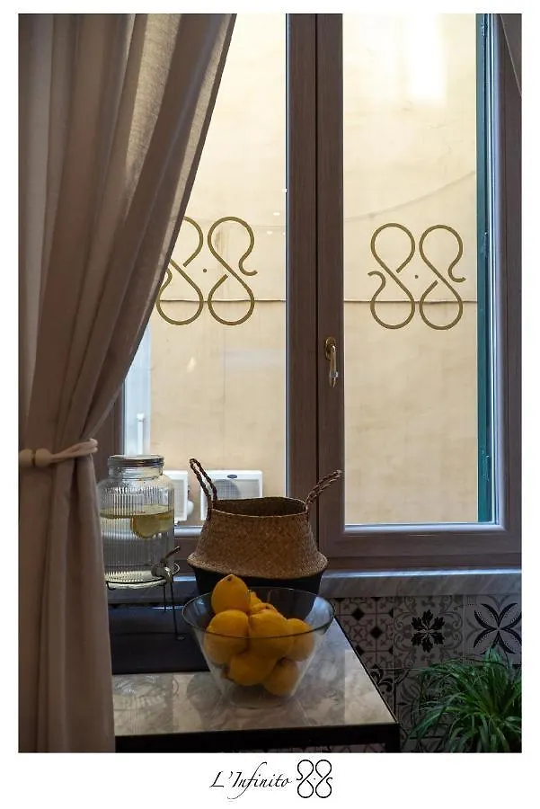 نابولي L'Infinito 88 Charmant Rooms فندق مبيت وإفطار